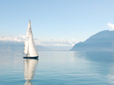 Come scegliere la barca a vela ideale: caratteristiche e consigli 